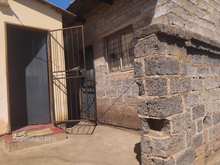 7 Bedroom Property for Sale in Tswelopele Gauteng