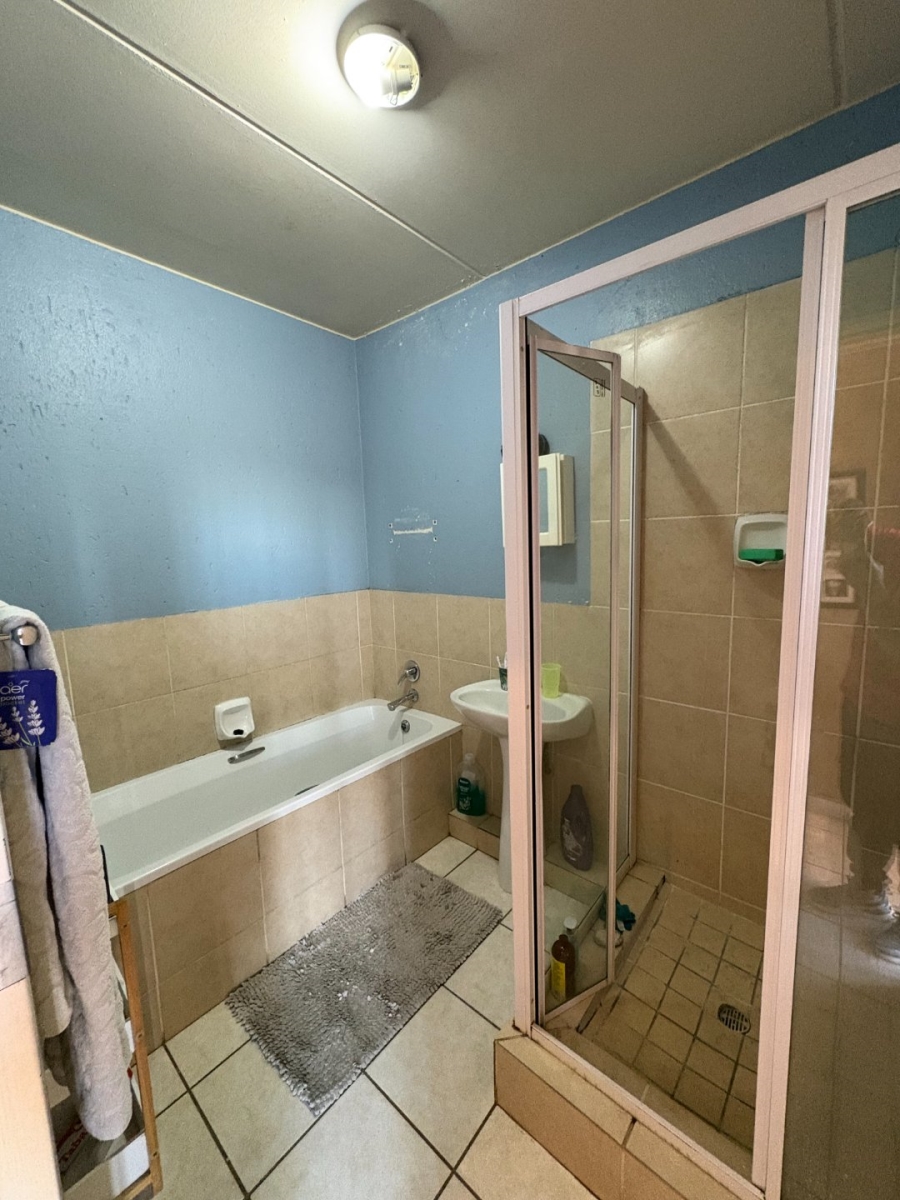 2 Bedroom Property for Sale in Comet Gauteng