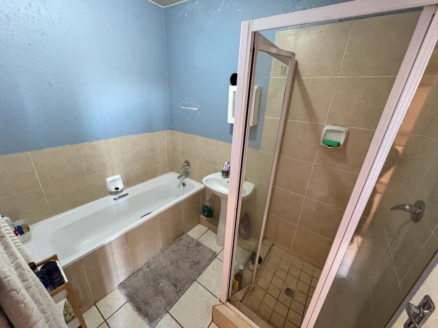 2 Bedroom Property for Sale in Comet Gauteng