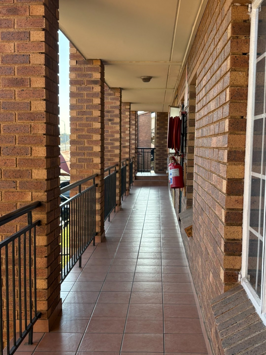 2 Bedroom Property for Sale in Comet Gauteng