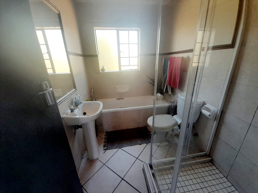 2 Bedroom Property for Sale in Eco Park Gauteng