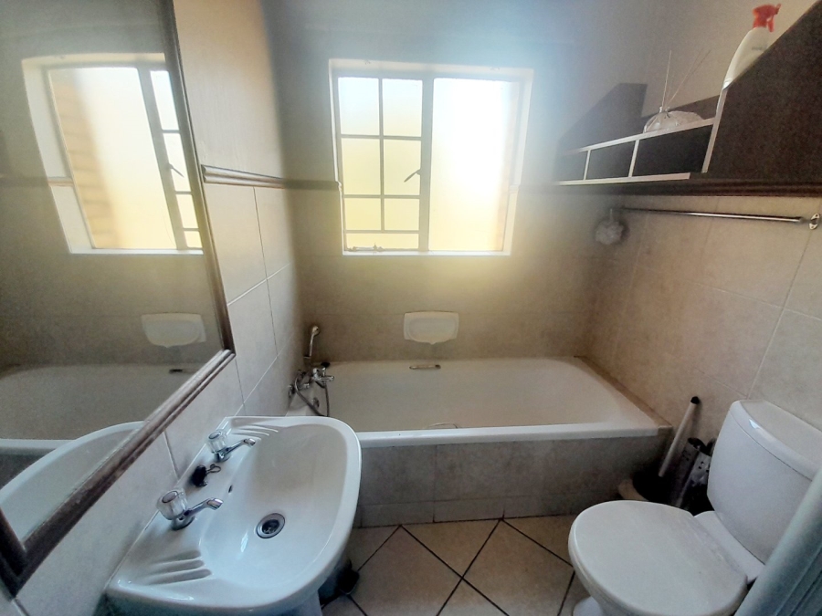 2 Bedroom Property for Sale in Eco Park Gauteng