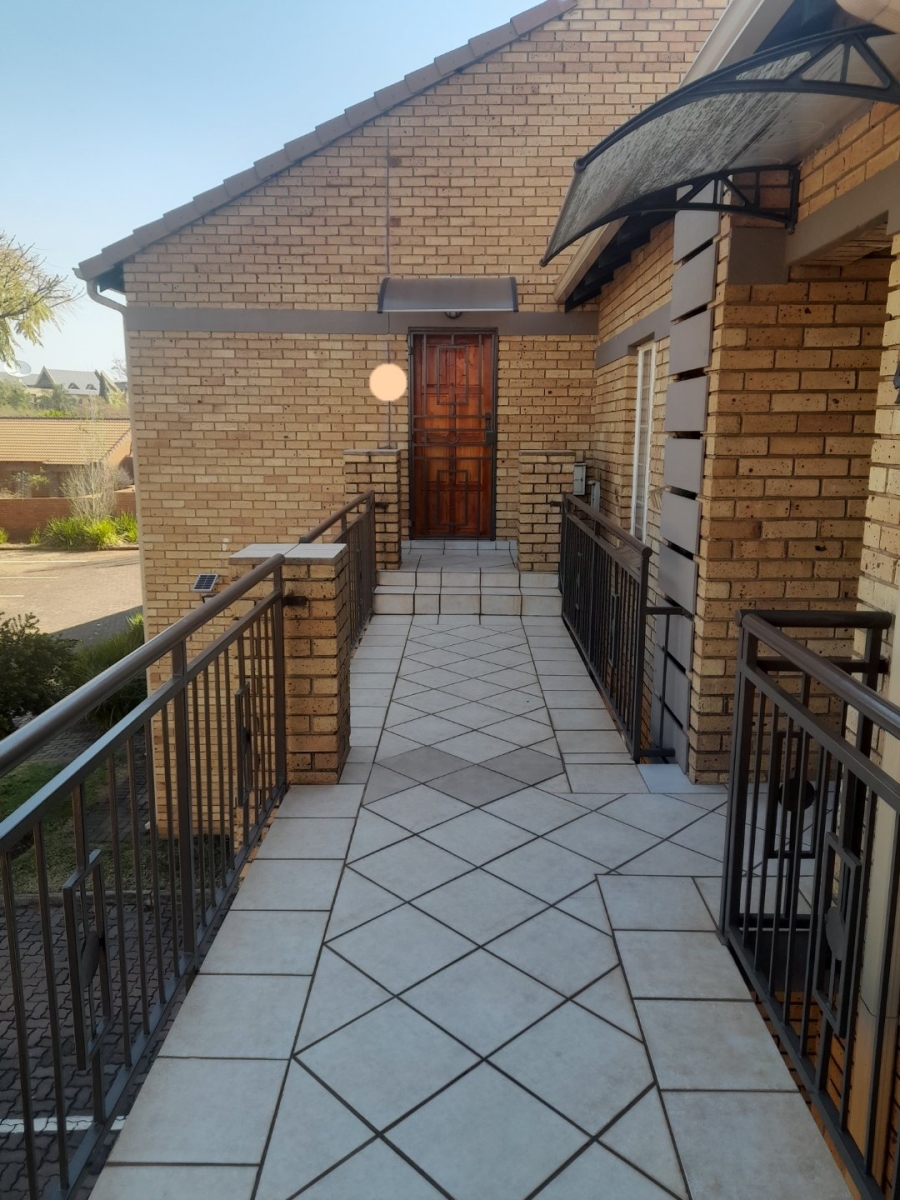 2 Bedroom Property for Sale in Eco Park Gauteng