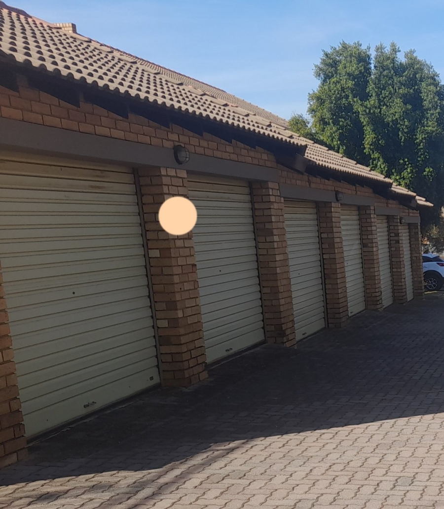 2 Bedroom Property for Sale in Eco Park Gauteng