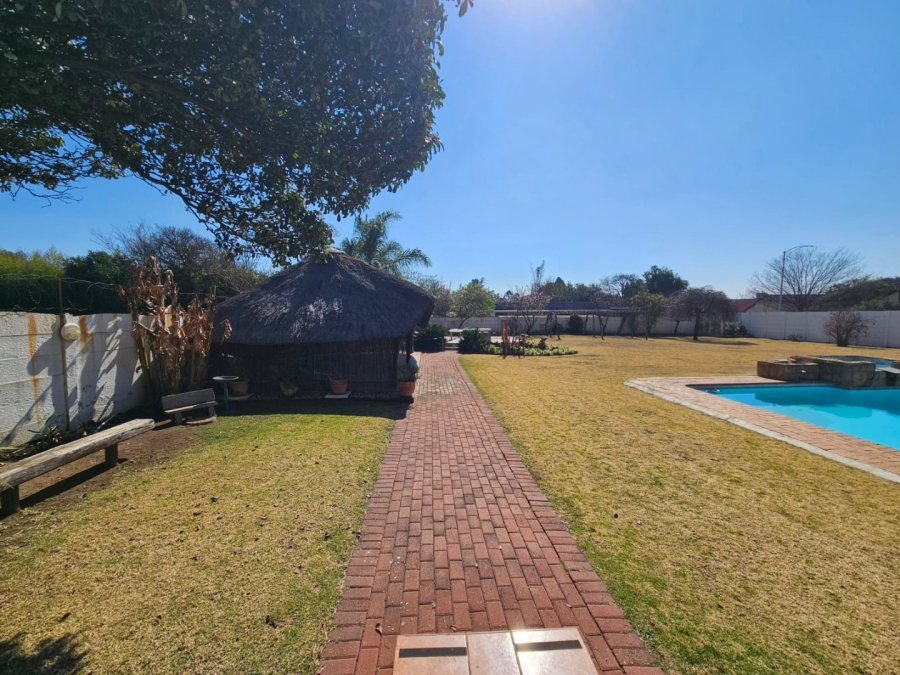 3 Bedroom Property for Sale in Dunnottar Gauteng