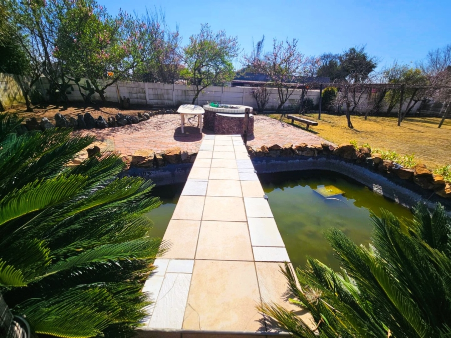 3 Bedroom Property for Sale in Dunnottar Gauteng
