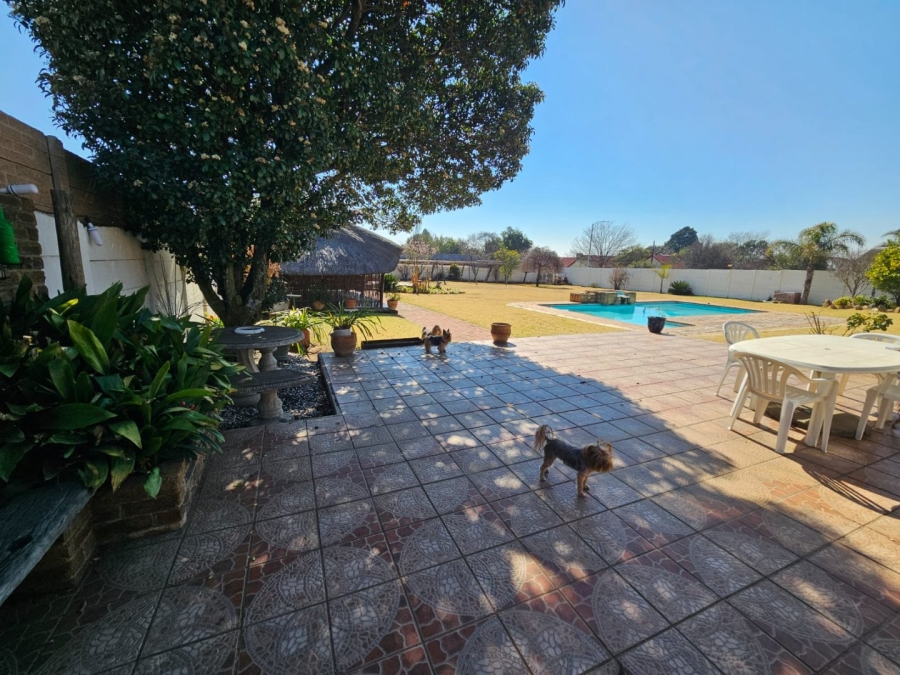 3 Bedroom Property for Sale in Dunnottar Gauteng