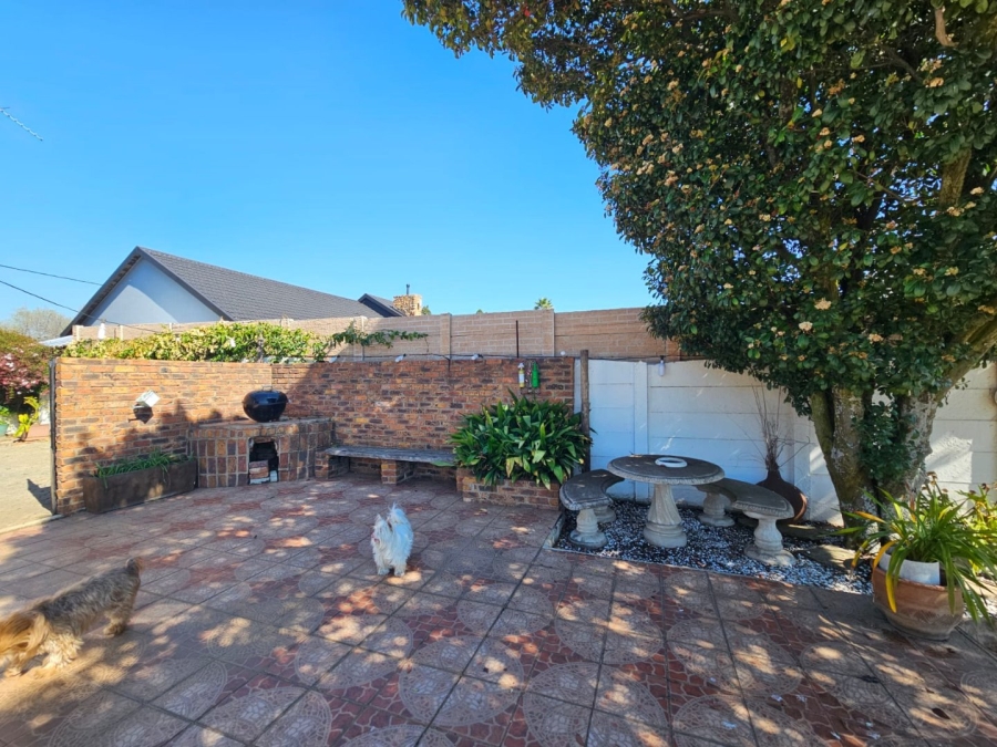3 Bedroom Property for Sale in Dunnottar Gauteng