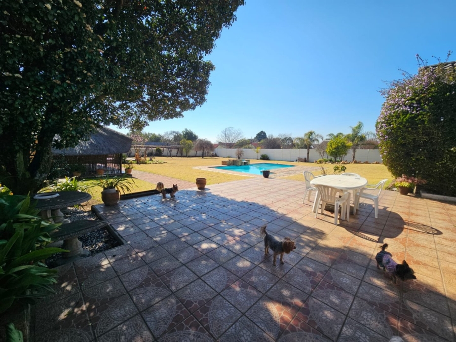 3 Bedroom Property for Sale in Dunnottar Gauteng