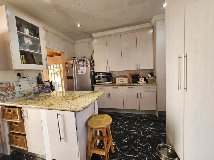3 Bedroom Property for Sale in Dunnottar Gauteng