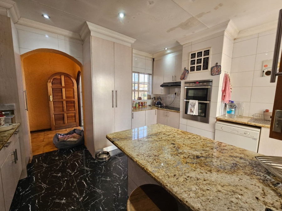 3 Bedroom Property for Sale in Dunnottar Gauteng