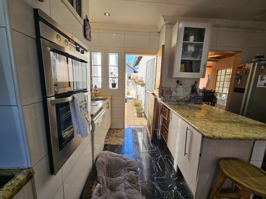 3 Bedroom Property for Sale in Dunnottar Gauteng