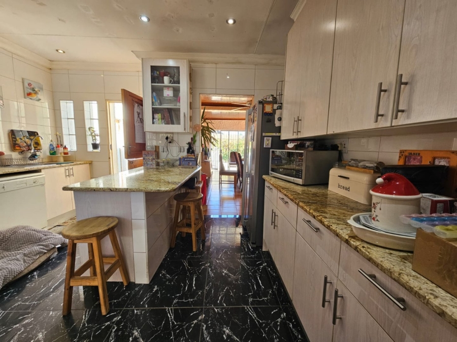 3 Bedroom Property for Sale in Dunnottar Gauteng