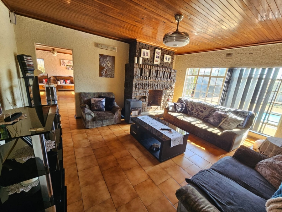 3 Bedroom Property for Sale in Dunnottar Gauteng