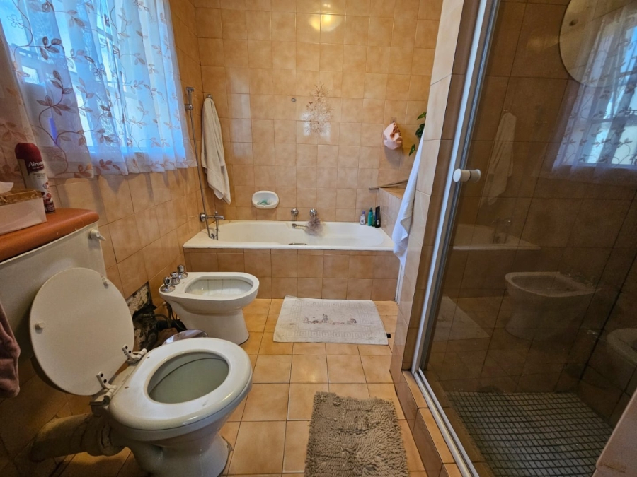 3 Bedroom Property for Sale in Dunnottar Gauteng