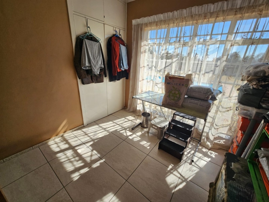 3 Bedroom Property for Sale in Dunnottar Gauteng