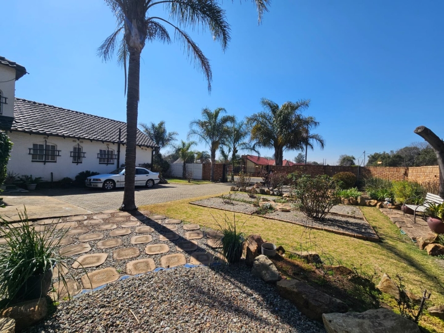 3 Bedroom Property for Sale in Dunnottar Gauteng