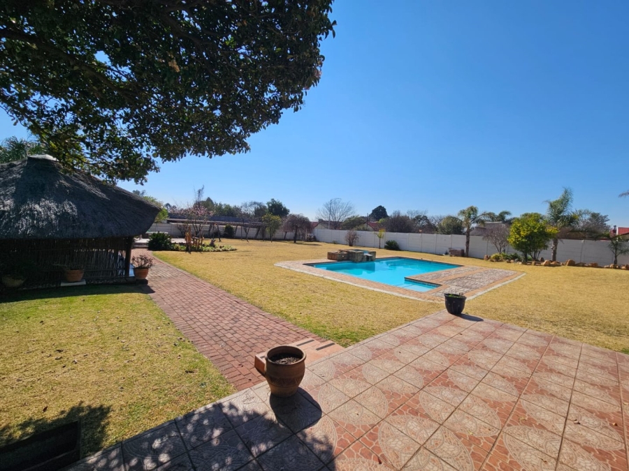 3 Bedroom Property for Sale in Dunnottar Gauteng