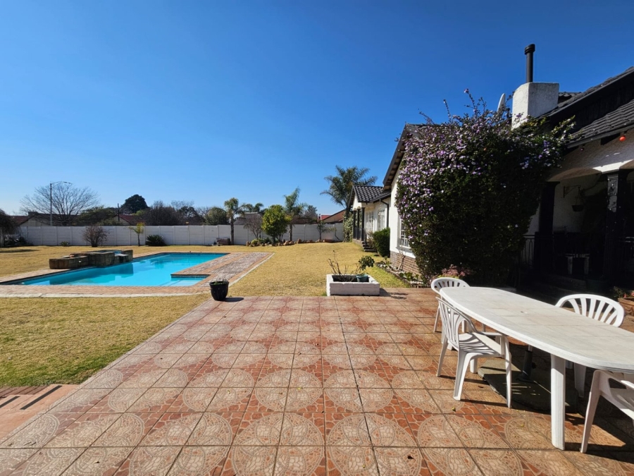 3 Bedroom Property for Sale in Dunnottar Gauteng