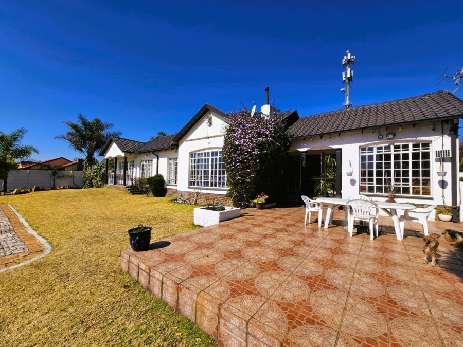 3 Bedroom Property for Sale in Dunnottar Gauteng