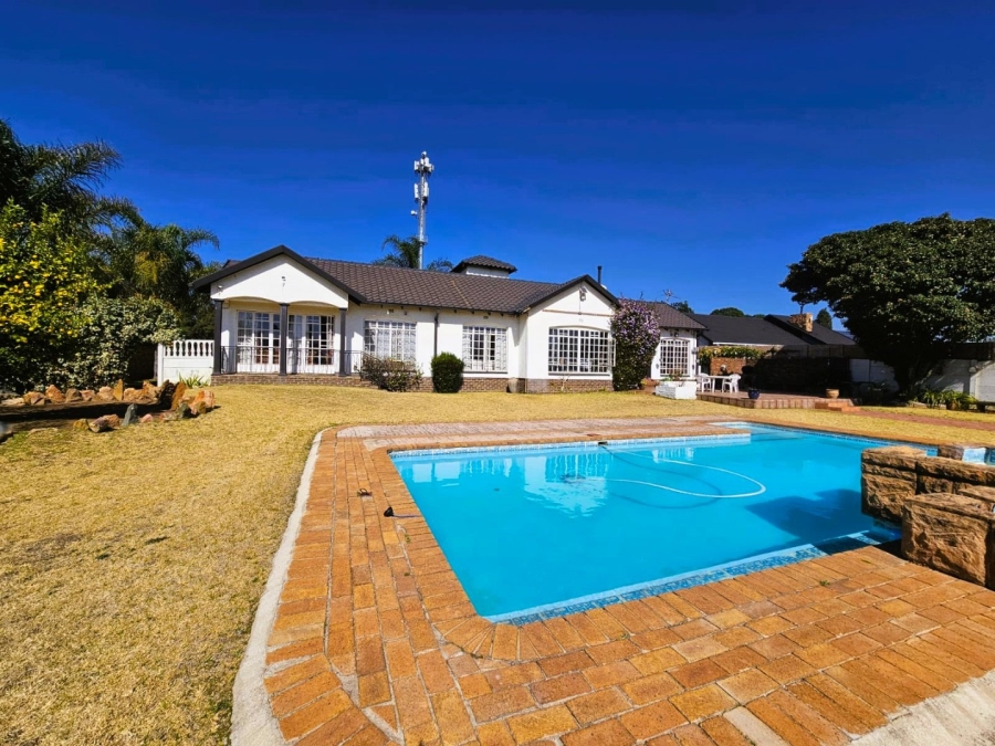 3 Bedroom Property for Sale in Dunnottar Gauteng