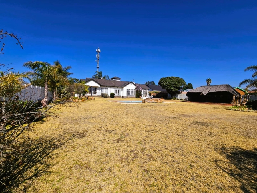 3 Bedroom Property for Sale in Dunnottar Gauteng