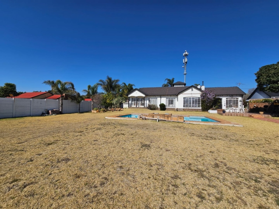 3 Bedroom Property for Sale in Dunnottar Gauteng