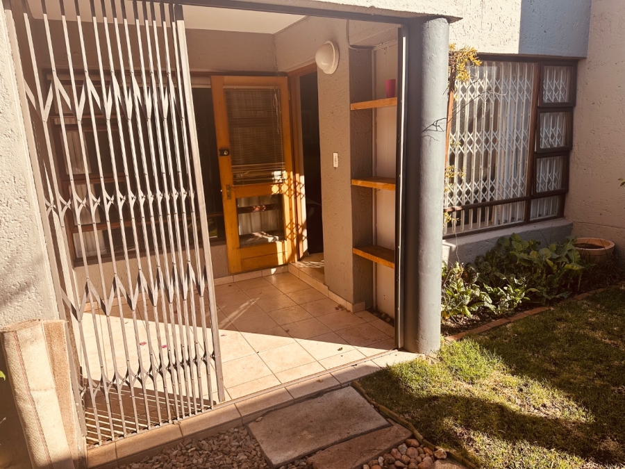 To Let 2 Bedroom Property for Rent in Eltonhill Gauteng