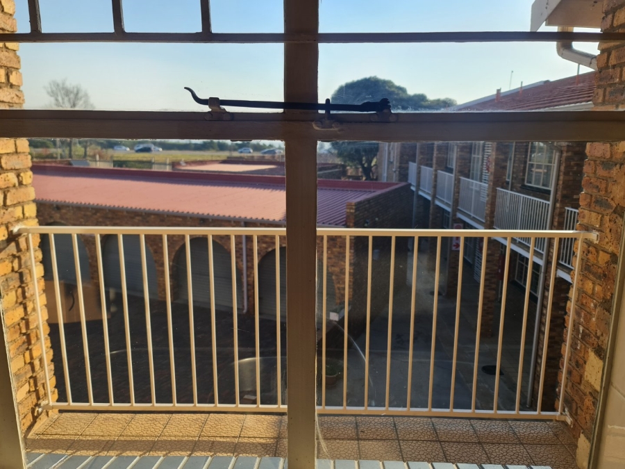 2 Bedroom Property for Sale in Edleen Gauteng