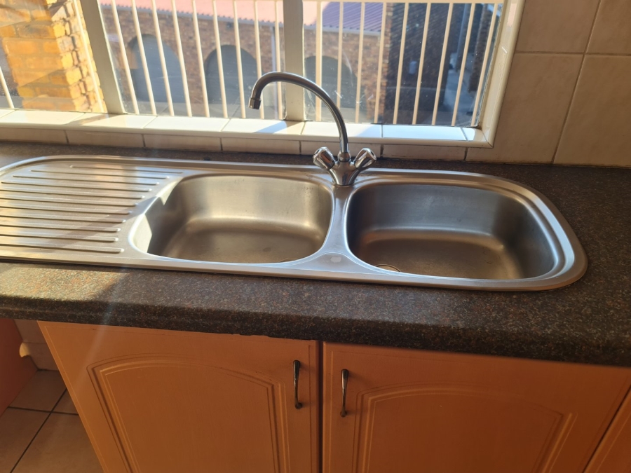 2 Bedroom Property for Sale in Edleen Gauteng
