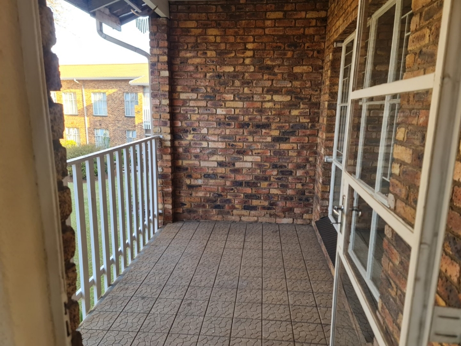 2 Bedroom Property for Sale in Edleen Gauteng
