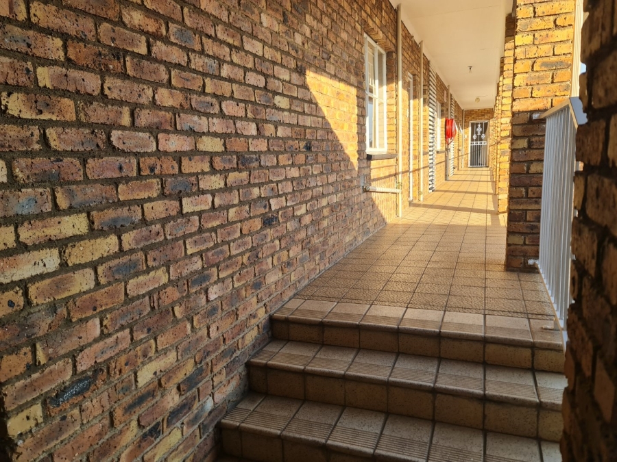2 Bedroom Property for Sale in Edleen Gauteng