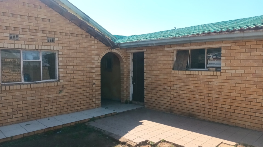 2 Bedroom Property for Sale in Moleleki Gauteng