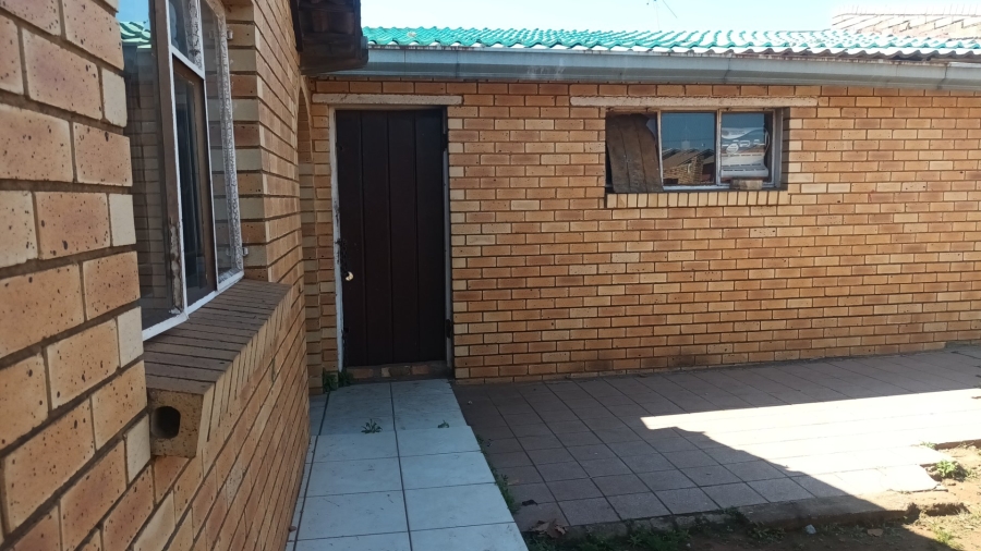 2 Bedroom Property for Sale in Moleleki Gauteng
