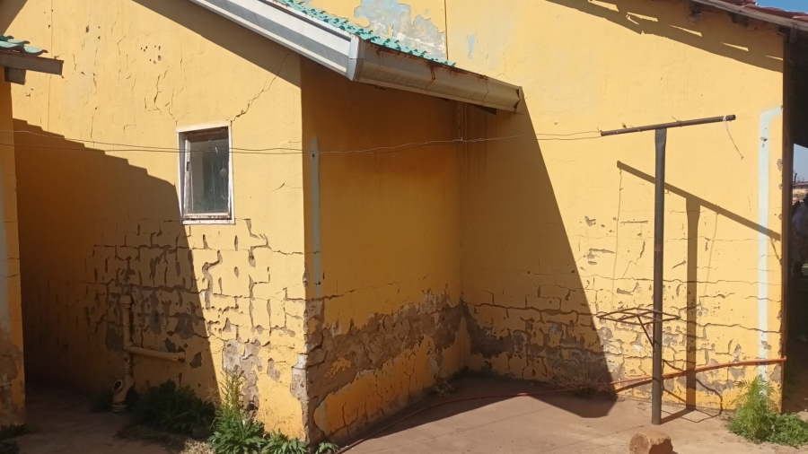 2 Bedroom Property for Sale in Moleleki Gauteng