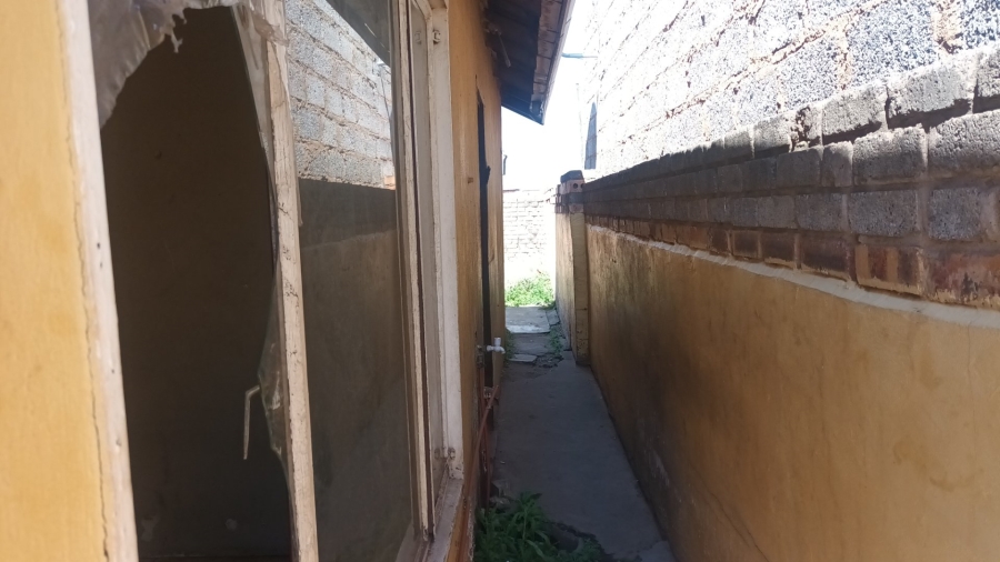 2 Bedroom Property for Sale in Moleleki Gauteng