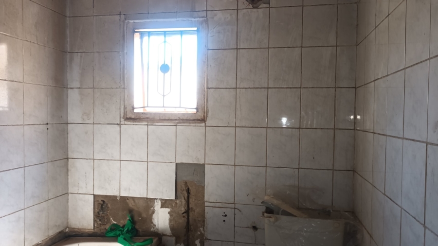 2 Bedroom Property for Sale in Moleleki Gauteng