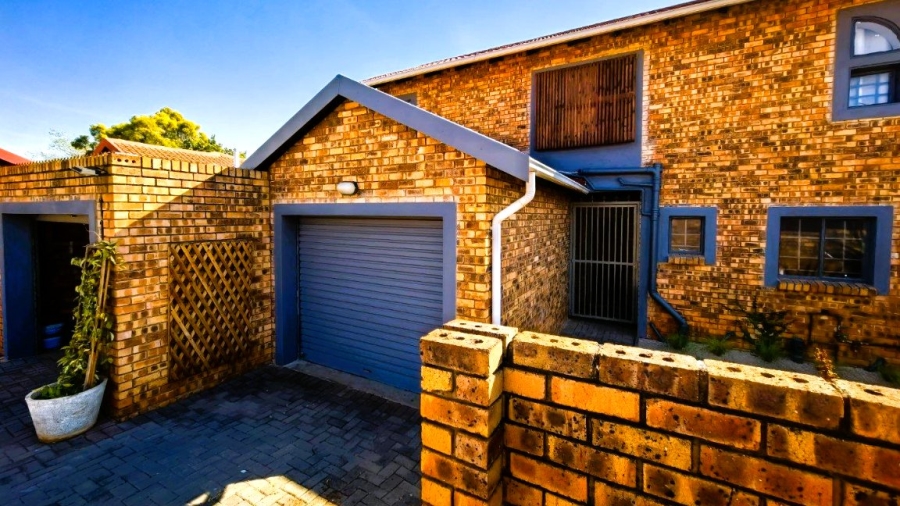 To Let 3 Bedroom Property for Rent in Magalieskruin Gauteng