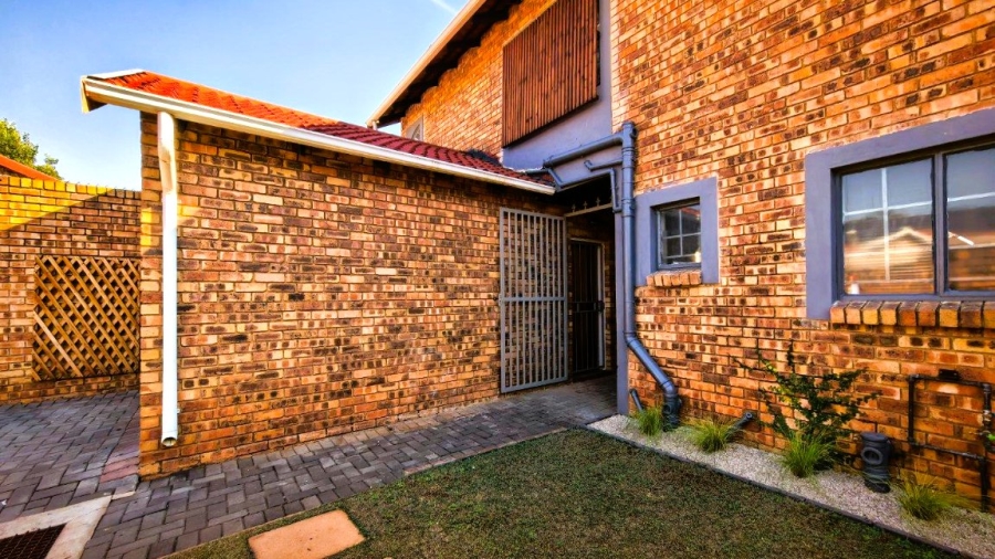 To Let 3 Bedroom Property for Rent in Magalieskruin Gauteng