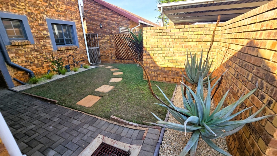 To Let 3 Bedroom Property for Rent in Magalieskruin Gauteng