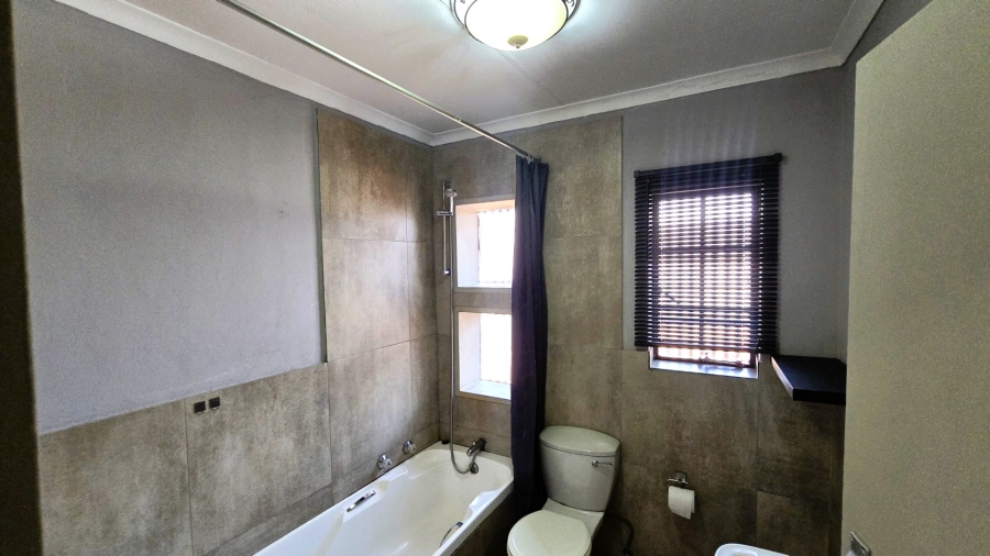 To Let 3 Bedroom Property for Rent in Magalieskruin Gauteng