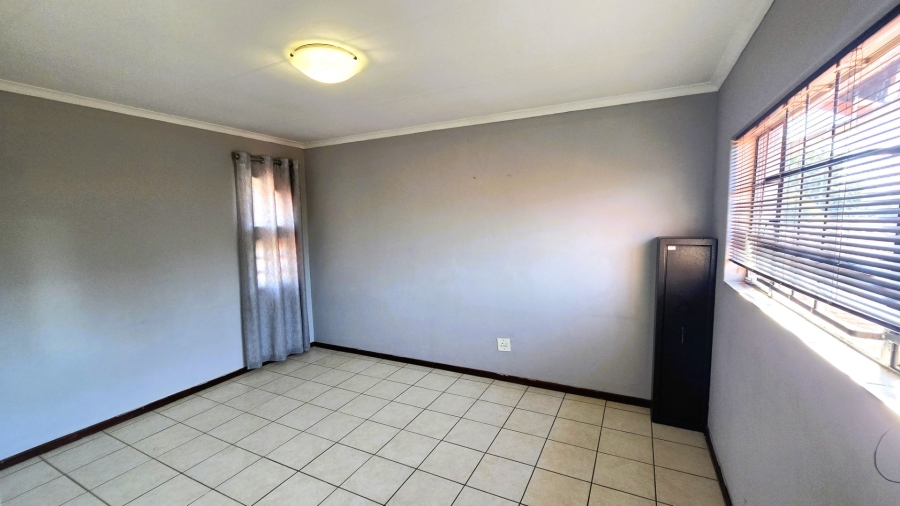 To Let 3 Bedroom Property for Rent in Magalieskruin Gauteng