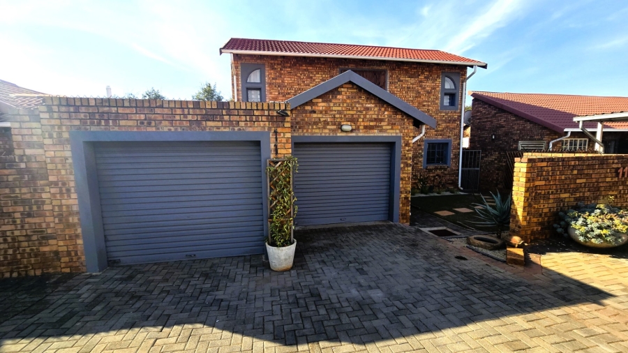 To Let 3 Bedroom Property for Rent in Magalieskruin Gauteng