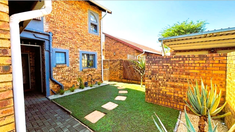 To Let 3 Bedroom Property for Rent in Magalieskruin Gauteng
