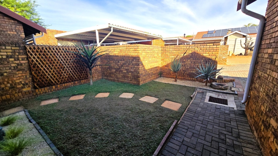 To Let 3 Bedroom Property for Rent in Magalieskruin Gauteng