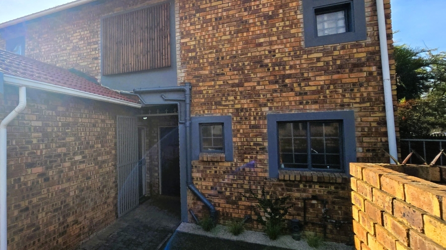 To Let 3 Bedroom Property for Rent in Magalieskruin Gauteng