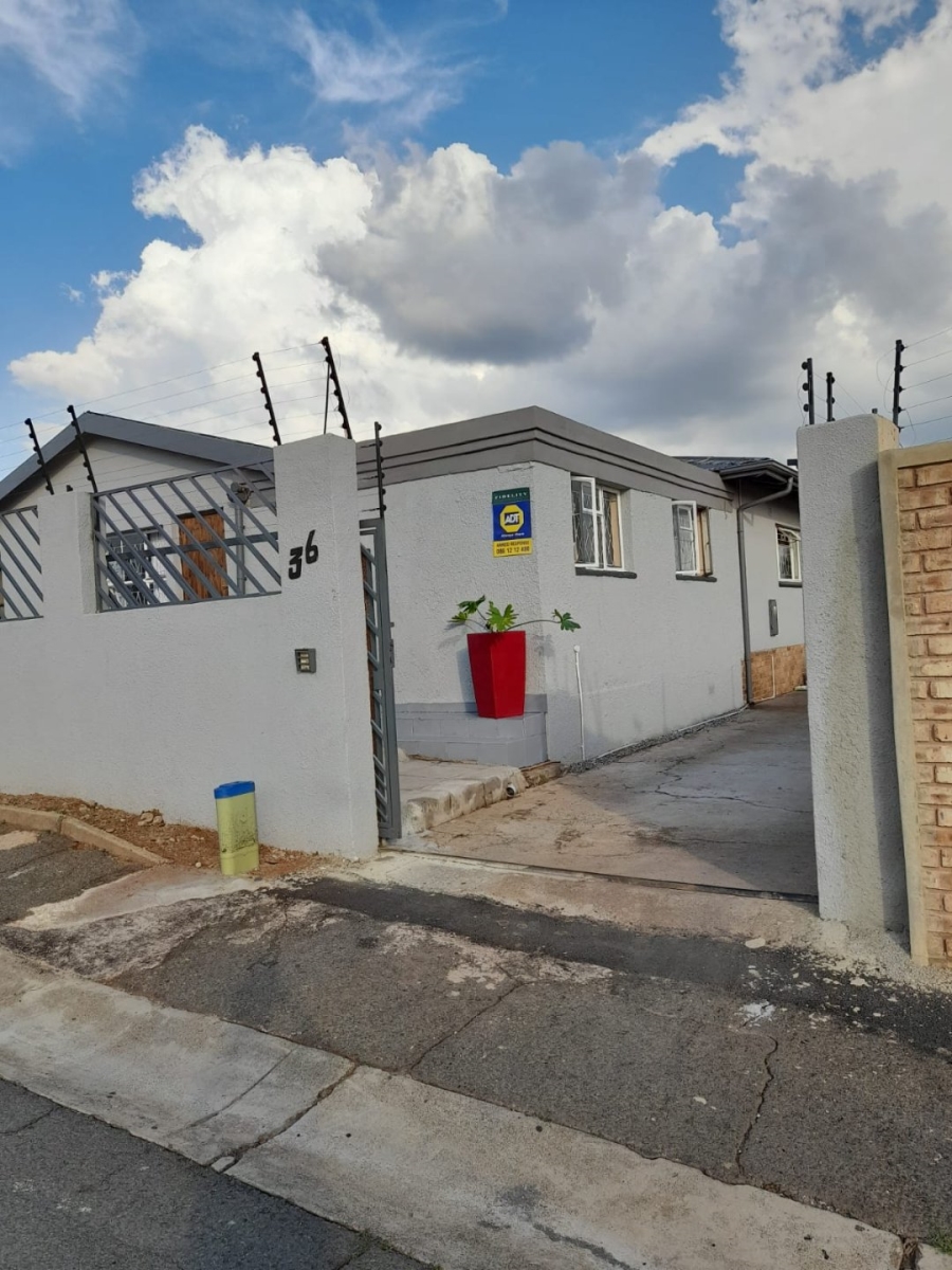 15 Bedroom Property for Sale in Westdene Gauteng