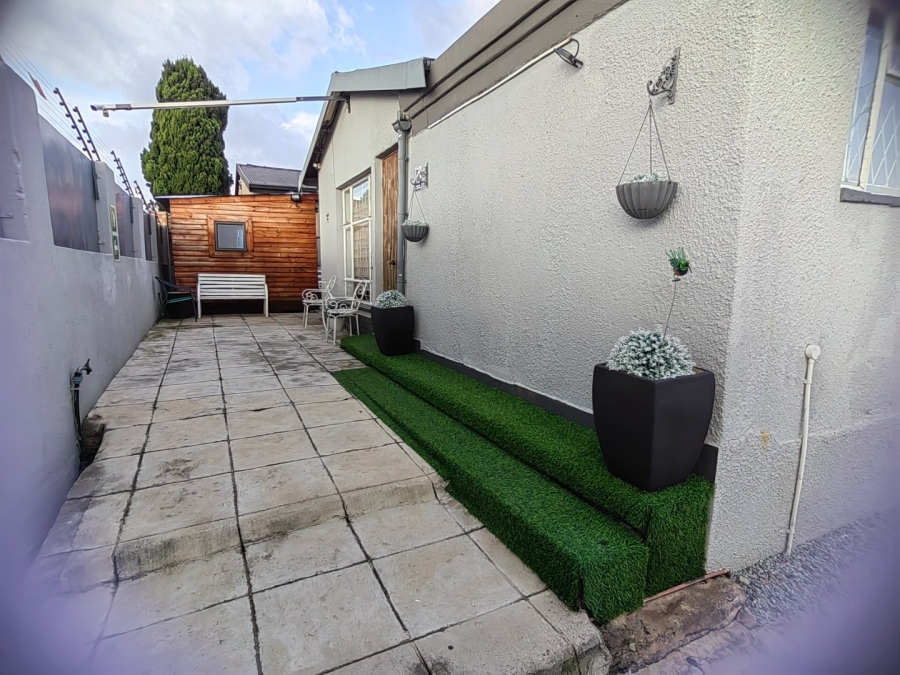 15 Bedroom Property for Sale in Westdene Gauteng