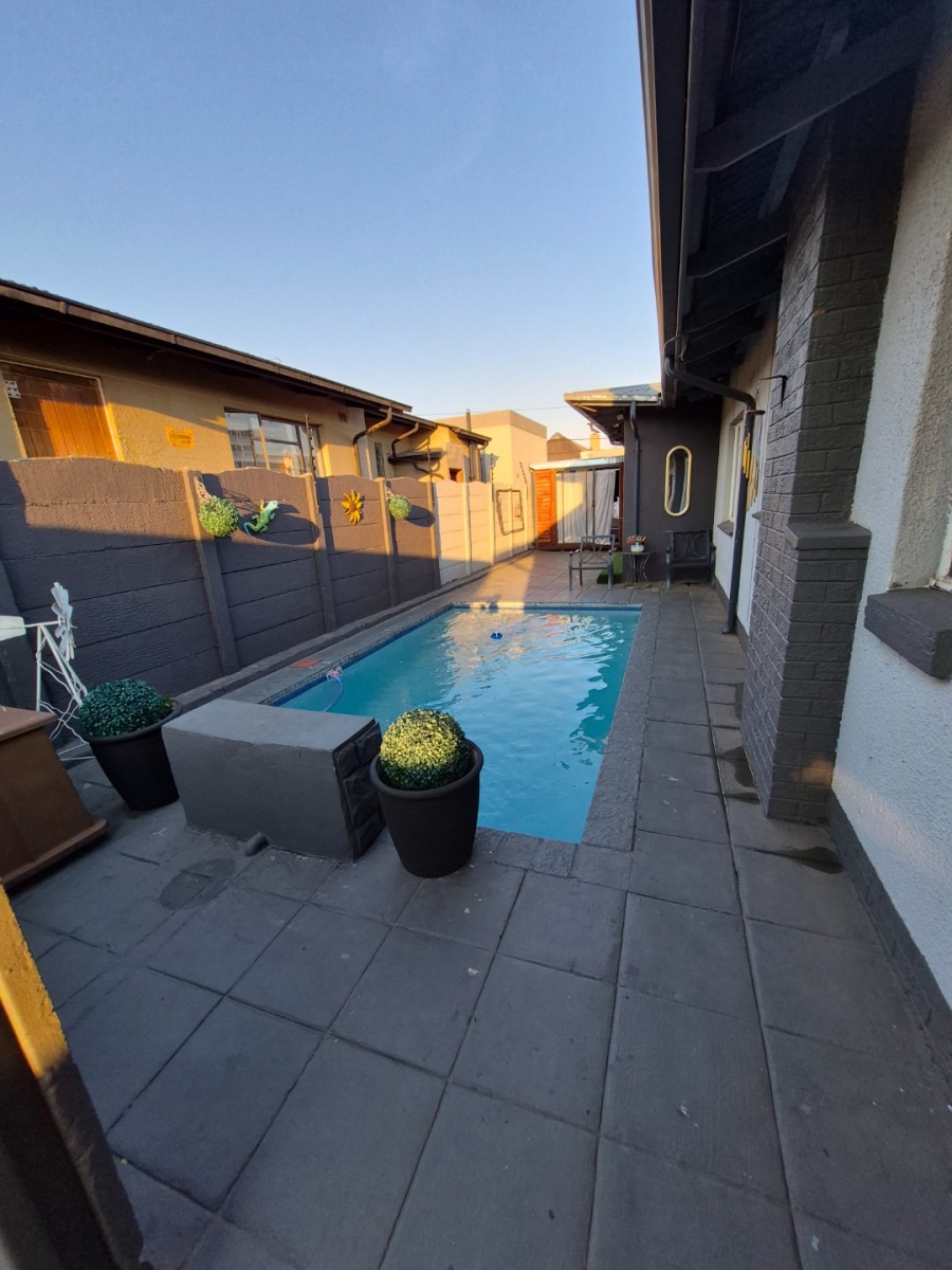 15 Bedroom Property for Sale in Westdene Gauteng