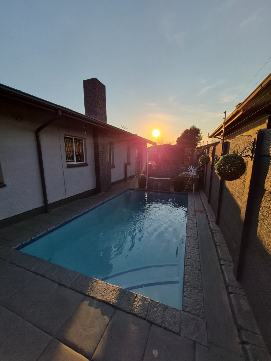 15 Bedroom Property for Sale in Westdene Gauteng
